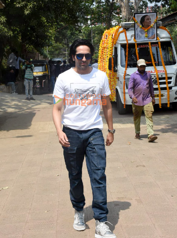 Photos: Celebs attend Mukesh Chhabra’s mother Kamala Chhabra’s funeral Photos: Celebs attend Mukesh Chhabra’s mother Kamala Chhabra’s funeral