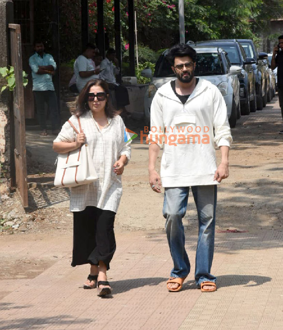 photos celebs attend mukesh chhabras mother funeral 2