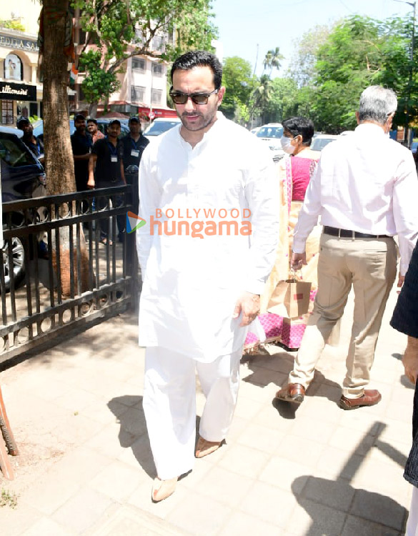 Photos: Celebs attend Pradeep Sarkar’s prayer meet Photos: Celebs attend Pradeep Sarkar’s prayer meet