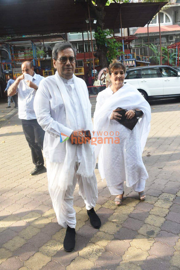 photos celebs grace satish kaushiks 67th birth anniversary 008 10