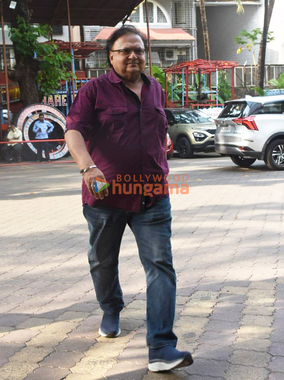 photos celebs grace satish kaushiks 67th birth anniversary 008 4