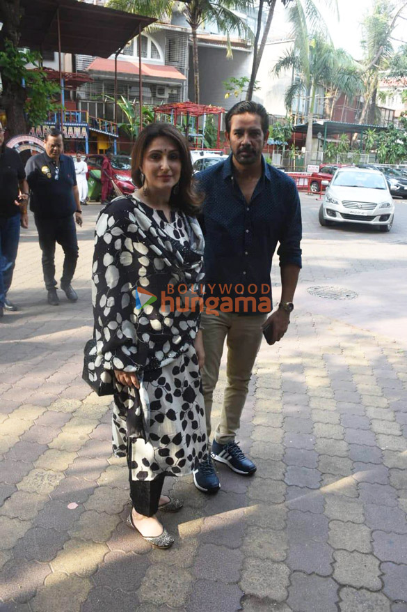 photos celebs grace satish kaushiks 67th birth anniversary 008 5
