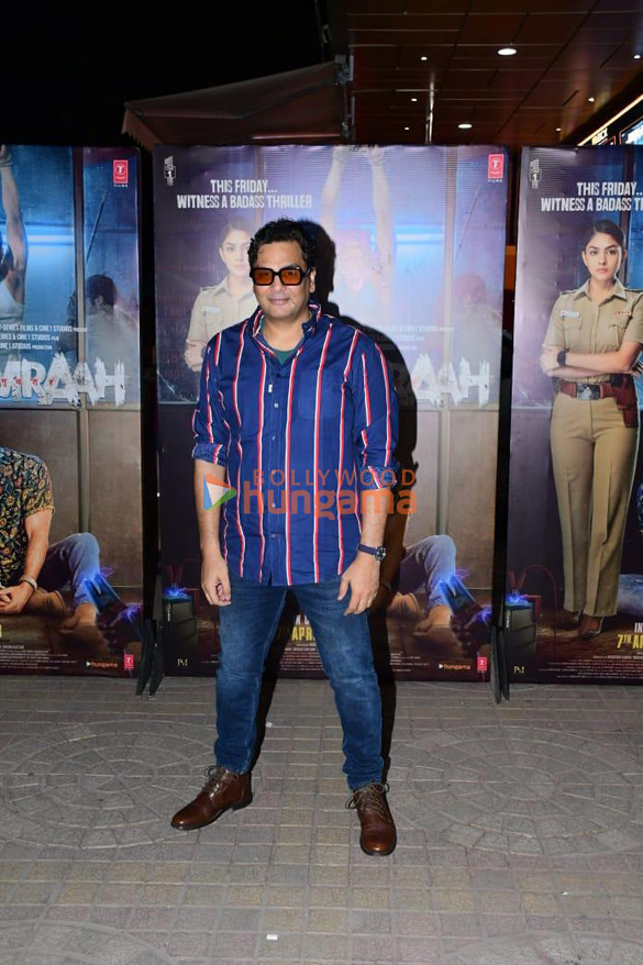 photos celebs grace the premiere of gumraah 1