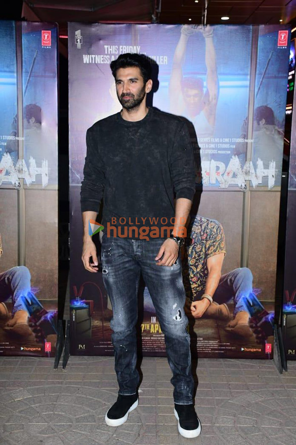 photos celebs grace the premiere of gumraah 6