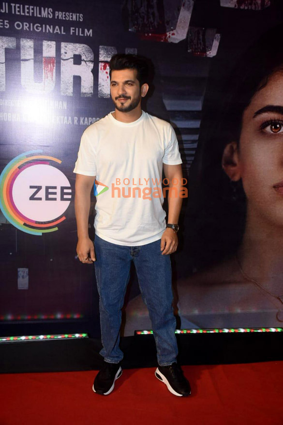 photos celebs grace the premiere of u turn 6