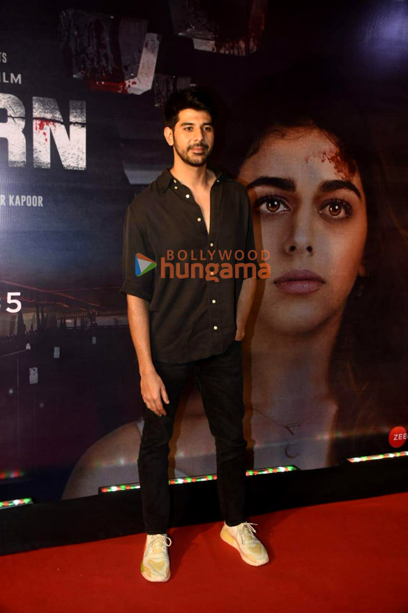photos celebs grace the premiere of u turn 7