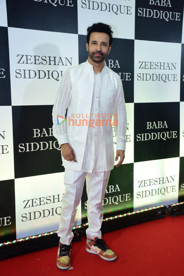 photos celebs snapped at baba siddiques iftaar party6 12
