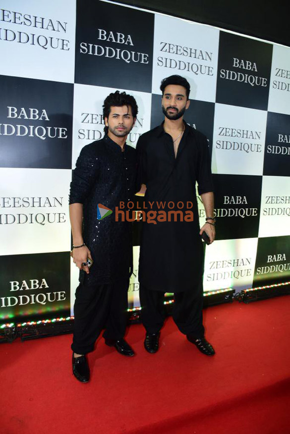 photos celebs snapped at baba siddiques iftaar party6 6
