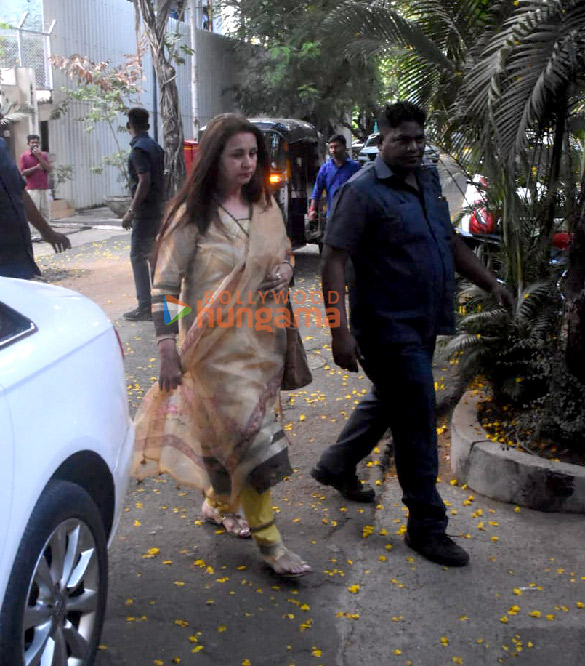 photos celebs spotted at pamela chopra prayer meet 6