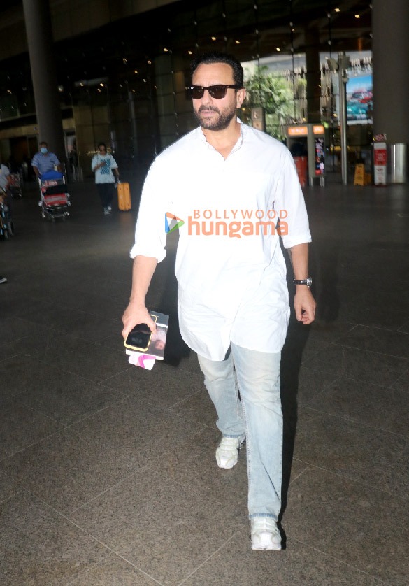 photos janhvi kapoor disha patani and others snapped at the airport 1