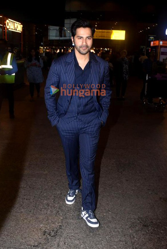 photos janhvi kapoor varun dhawan diana penty and others snapped at the airport 5