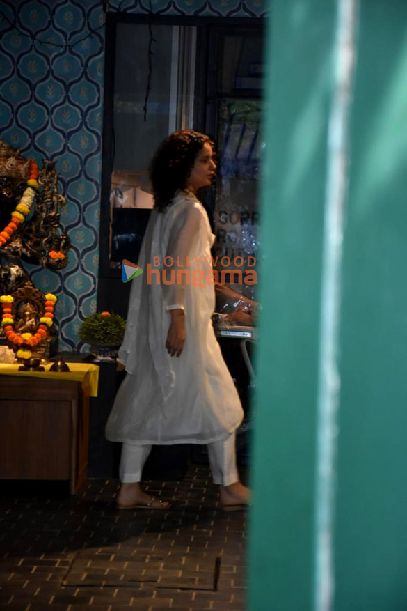 photos kangana ranaut snapped in khar 2