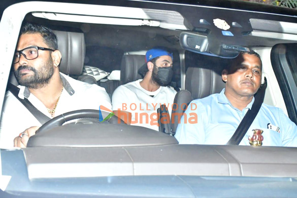 photos kareena kapoor khan saif ali khan and others snapped at yash chopras house 1 4