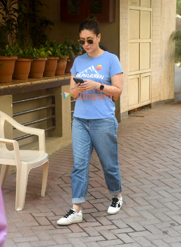 Photos: Kareena Kapoor Khan spotted in Bandra Photos: Kareena Kapoor Khan spotted in Bandra