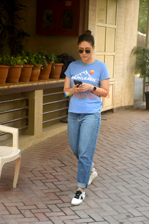 photos kareena kapoor khan spotted in bandra 2 60