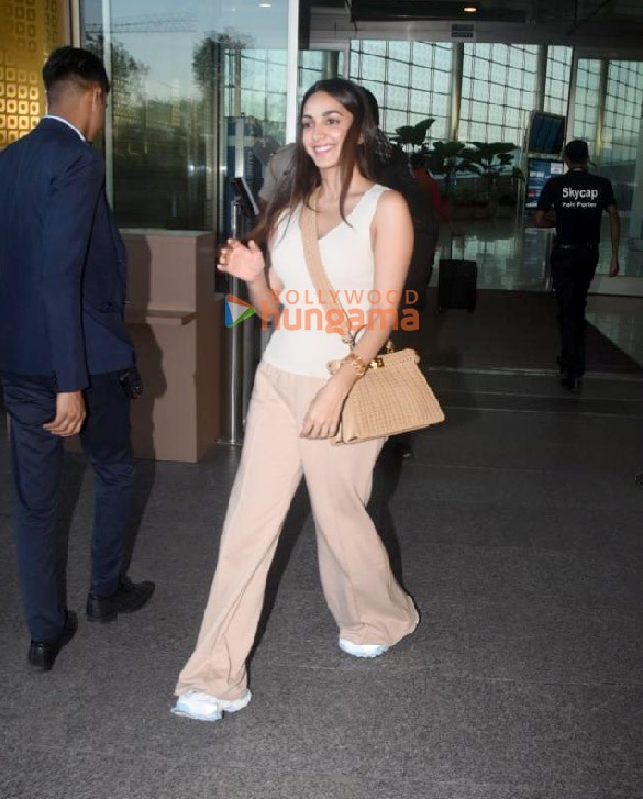 photos kiara advani and palak tiwari snapped at the airport 2 3