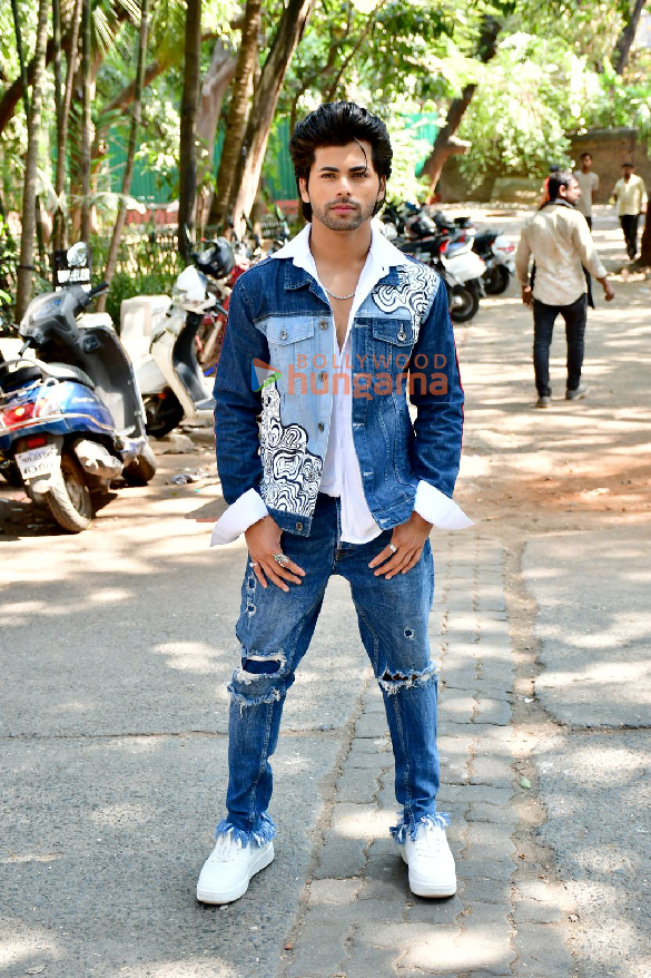 photos kisi ka bhai kisi ki jaan cast snapped promoting their film at mehboob studios in bandra 3