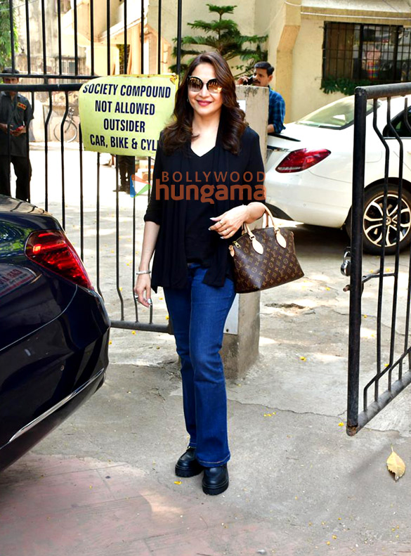 photos madhuri dixit snapped outside a salon in juhu 3