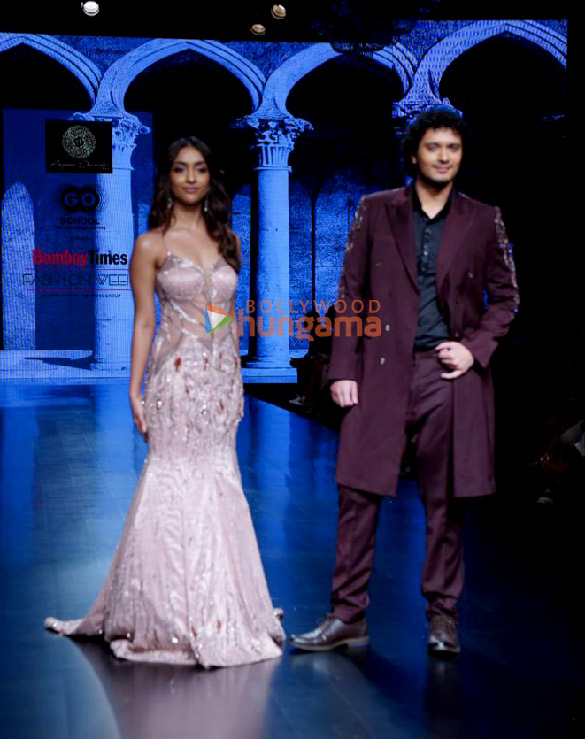 photos malaika arora amrin qureshi and namashi chakraborty turn showstoppers at bombay times fashion week 2023 4