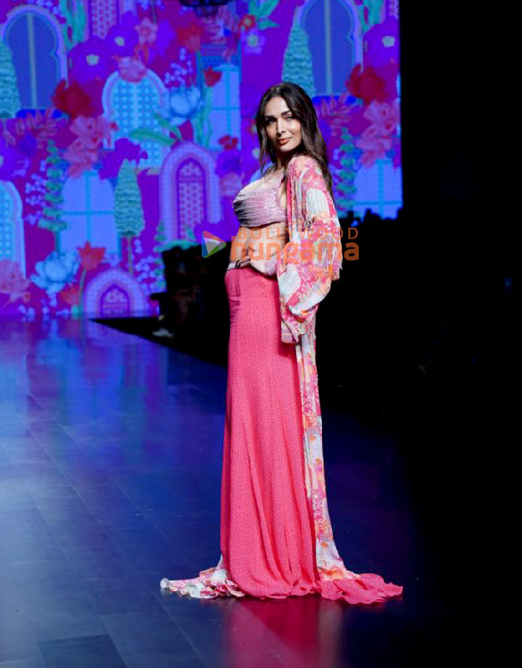 photos malaika arora amrin qureshi and namashi chakraborty turn showstoppers at bombay times fashion week 2023 8