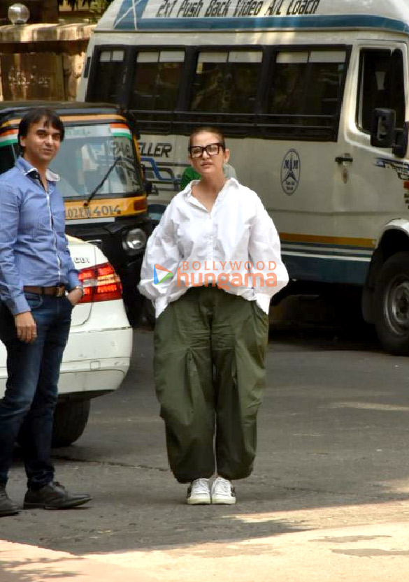 photos manisha koirala snapped in bandra 1