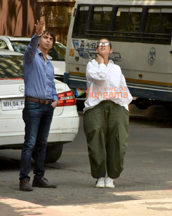 photos manisha koirala snapped in bandra 3