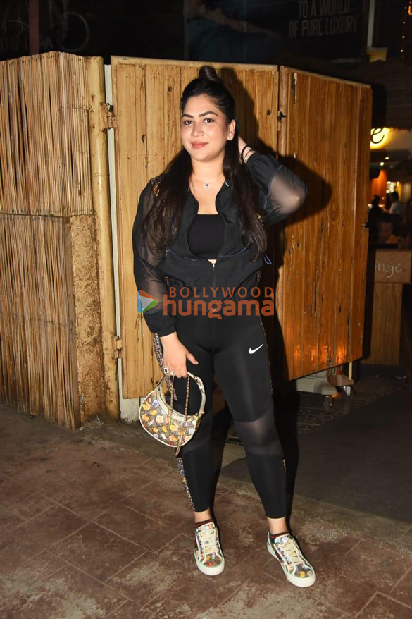 photos mouni roy and vanessa walia snapped in bandra 1