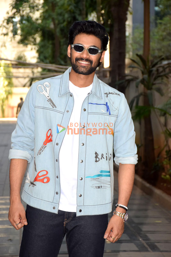 photos nushrratt bharuccha and bellamkonda srinivas snapped promoting their film chatrapathi 2 2