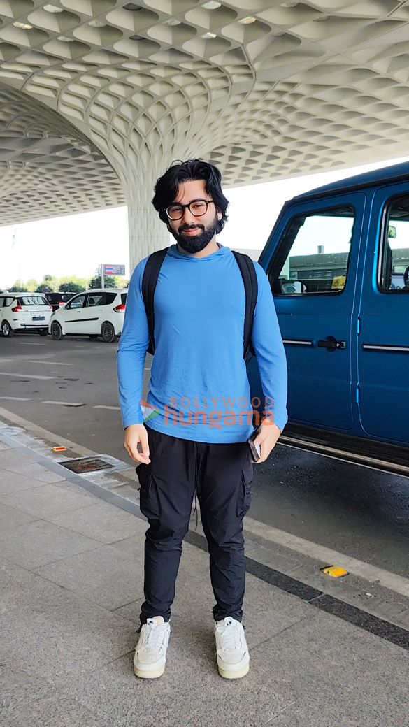 photos nysa devgan tanishaa mukerji and orhan awatramani snapped at the airport 3