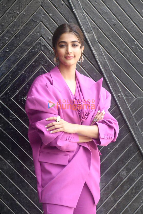photos pooja hegde spotted at mehboob studio in bandra 2 2