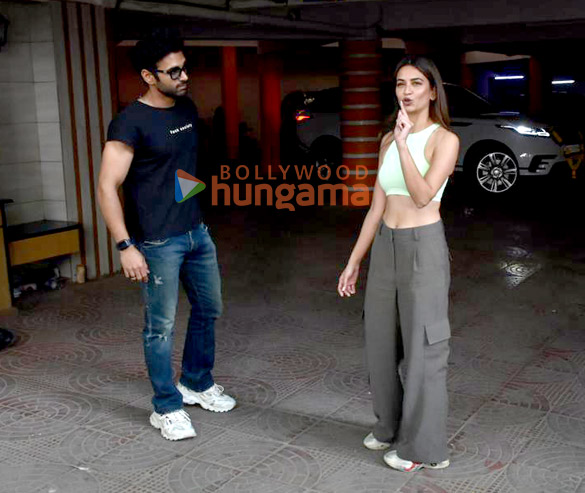 photos pulkit samrat and kriti kharbanda snapped with her new car 4