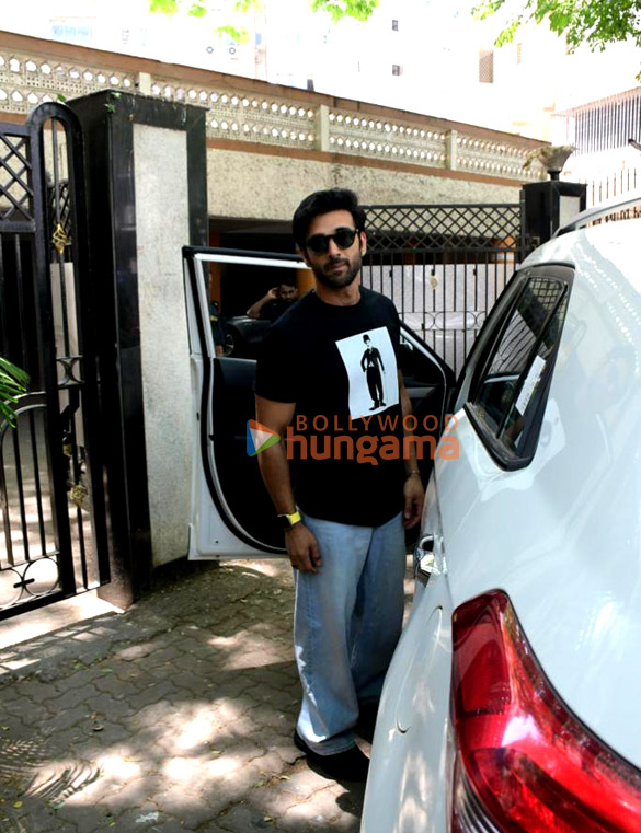Photos: Pulkit Samrat snapped in Bandra Photos: Pulkit Samrat snapped in Bandra