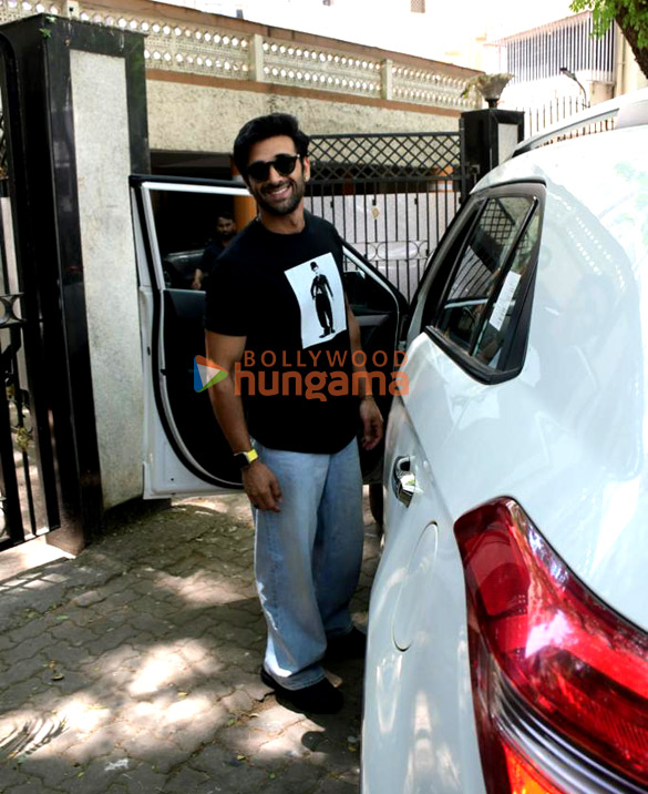 photos pulkit samrat snapped in bandra 3
