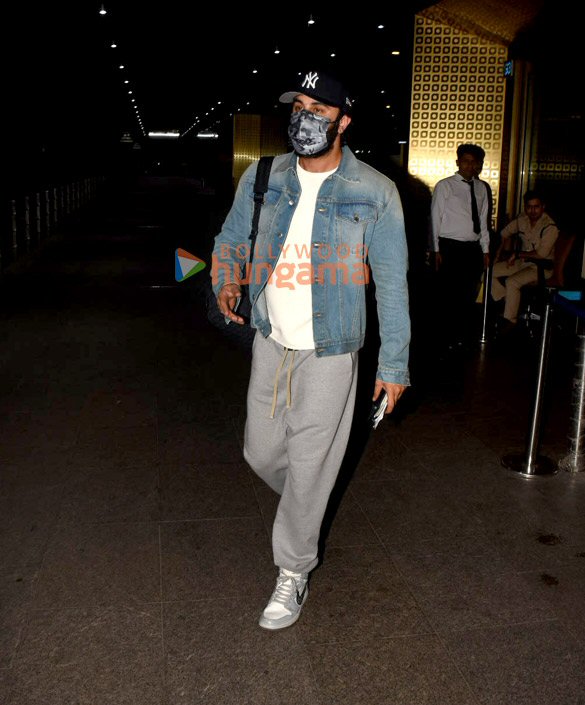 Photos: Ranbir Kapoor snapped at the airport Photos: Ranbir Kapoor snapped at the airport