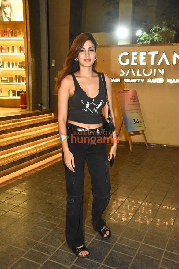 photos rhea chakraborty snapped at a salon in bandra 3