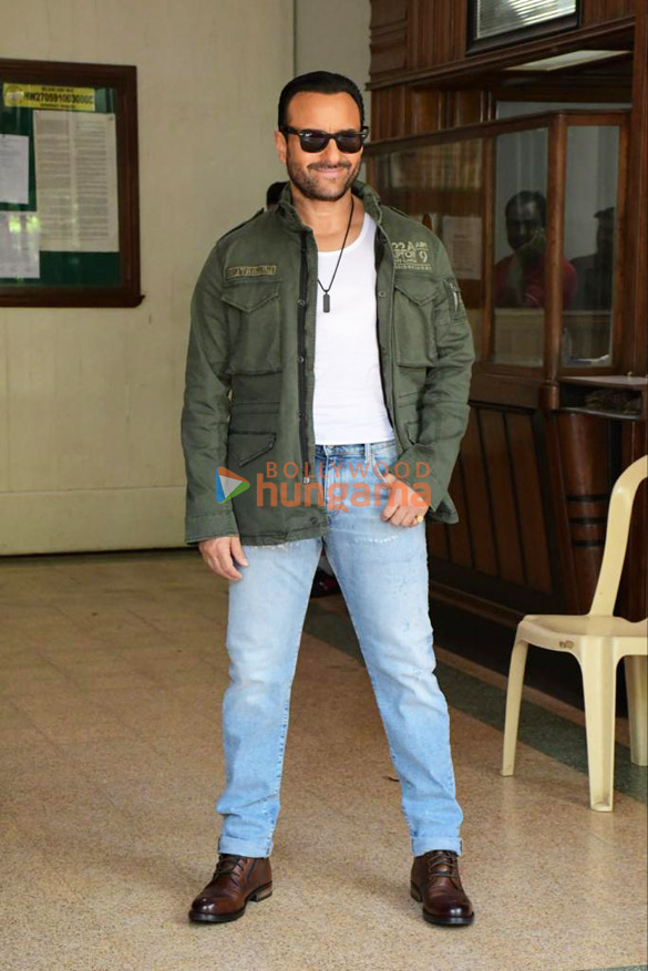 photos saif ali khan and sham kaushal spotted at mehboob studio in bandra 3