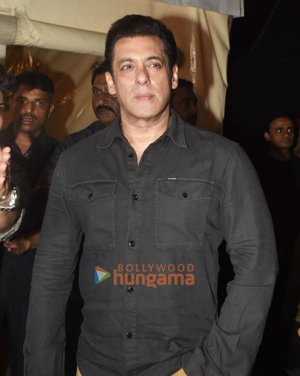 Photos: Salman Khan snapped promoting Kisi Ka Bhai Kisi Ki Jaan at Mehboob Studio | Parties & Events