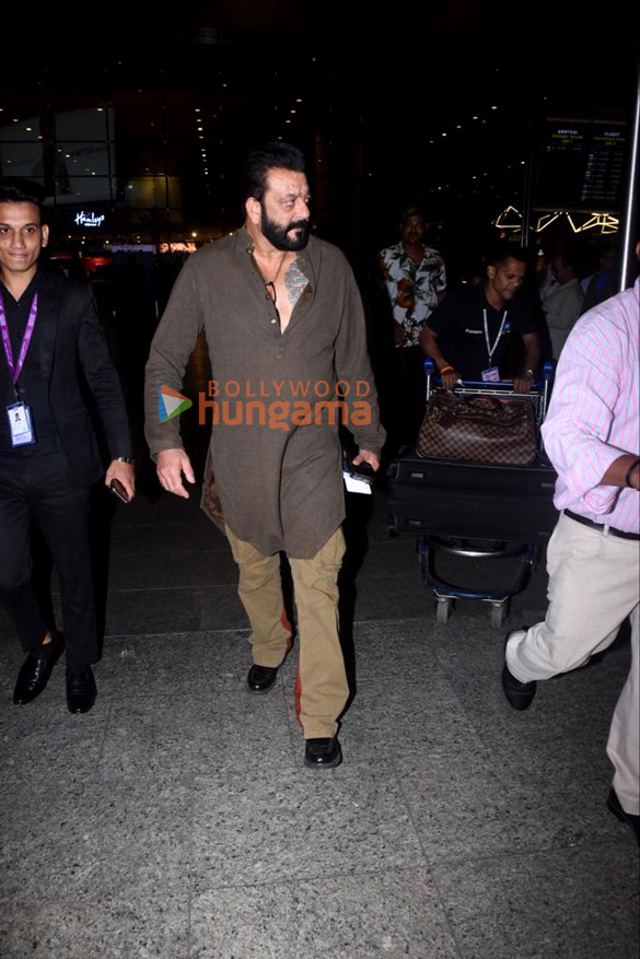 photos sanjay dutt snapped at the airport 3 2