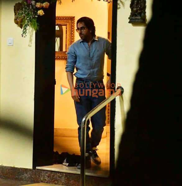 photos shah rukh khan aryan khan karan johar others snapped at aditya chopras house to pay last respects to pamela chopra 7788 1