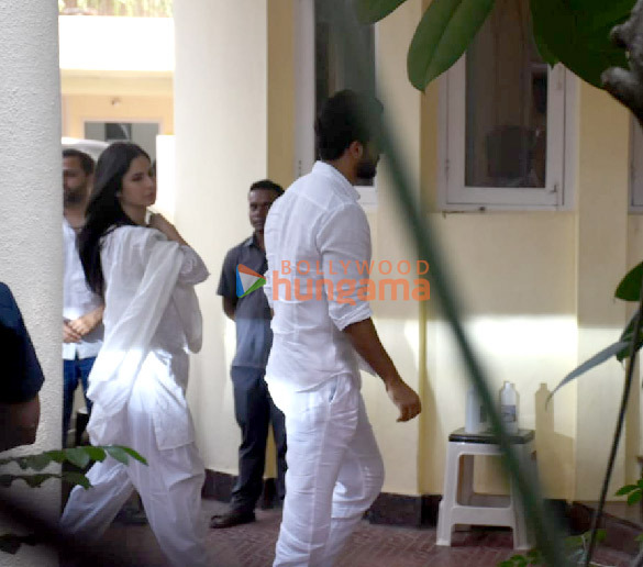 photos shah rukh khan aryan khan karan johar others snapped at aditya chopras house to pay last respects to pamela chopra2