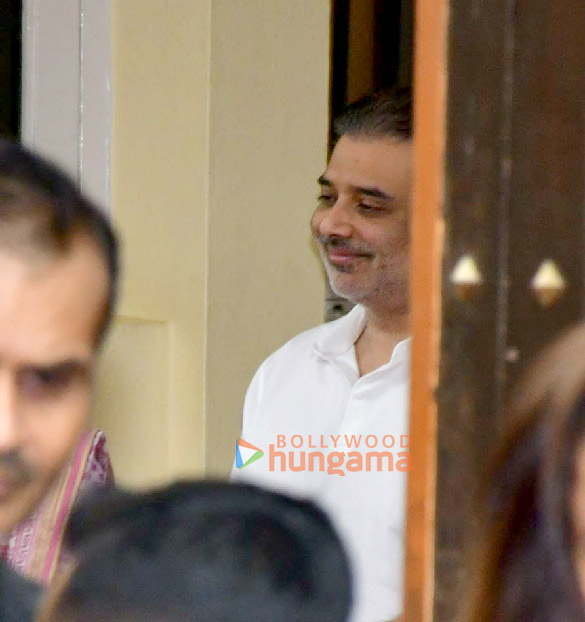 photos shah rukh khan aryan khan karan johar others snapped at aditya chopras house to pay last respects to pamela chopra3 5