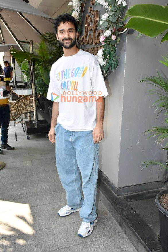 photos shama sikander karishma tanna kubraa sait and others snapped at ditas restro bar 6