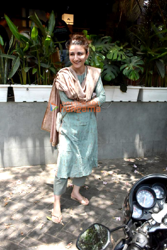 photos soha ali khan spotted in bandra 3 2