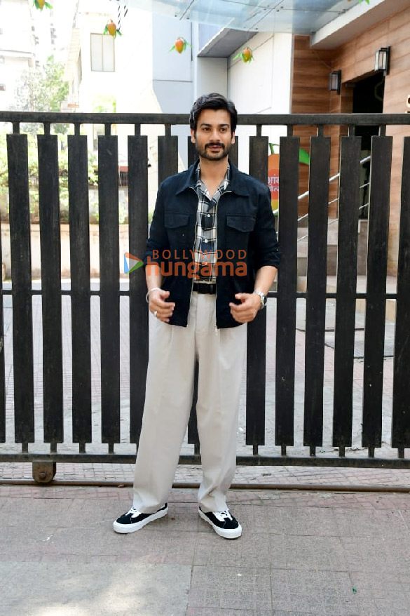 photos sunny kaushal spotted at the promotions of chor nikal ke bhaga 1