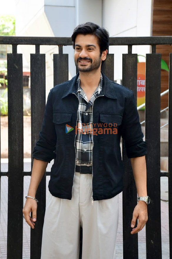 photos sunny kaushal spotted at the promotions of chor nikal ke bhaga 4