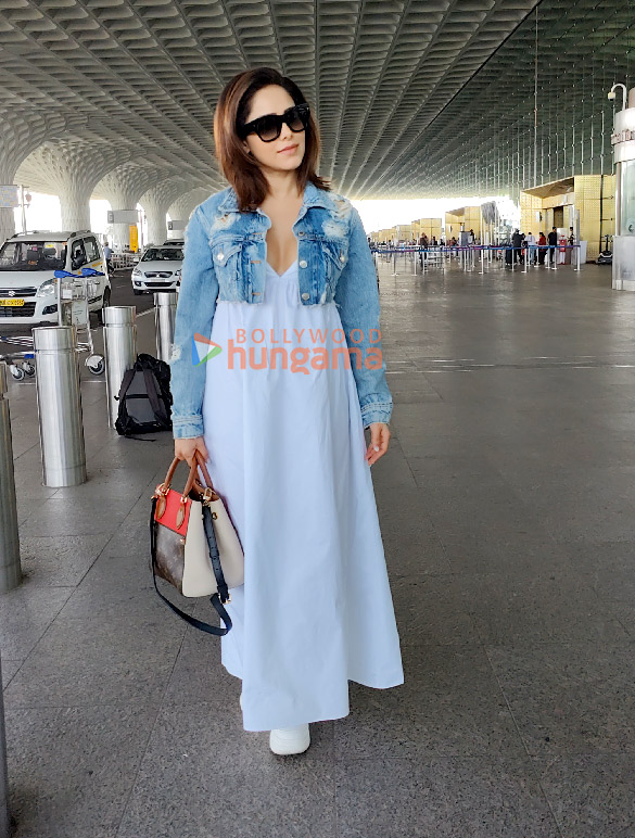 photos sunny leone nushrratt bharuccha iulia vantur and others snapped at the airport 7