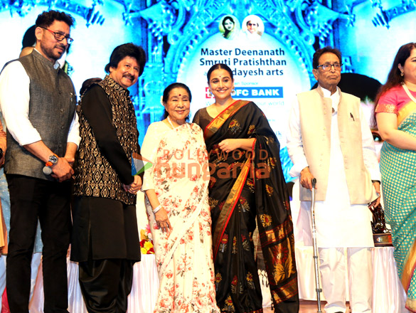 photos vidya balan asha bhosle others snapped at lata deenanath mangeshkar awards 13