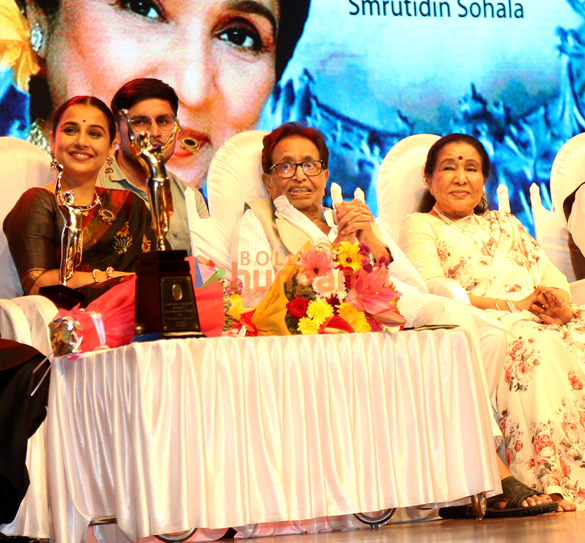 photos vidya balan asha bhosle others snapped at lata deenanath mangeshkar awards 15