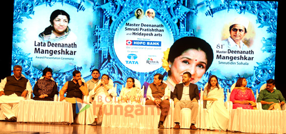 photos vidya balan asha bhosle others snapped at lata deenanath mangeshkar awards 8