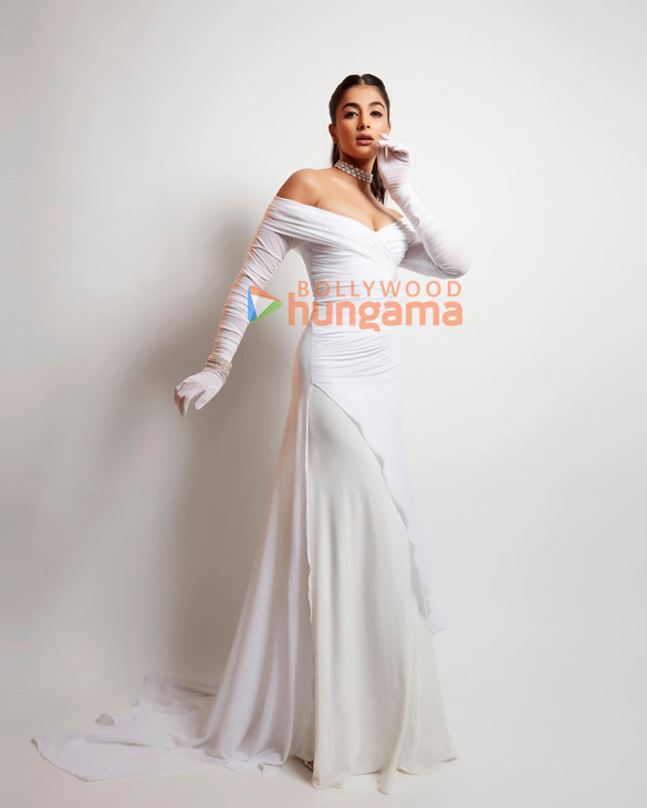 pooja hegde 4 57